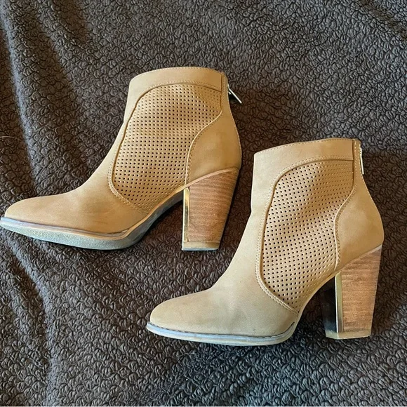 Heeled booties - Picture 3 of 5